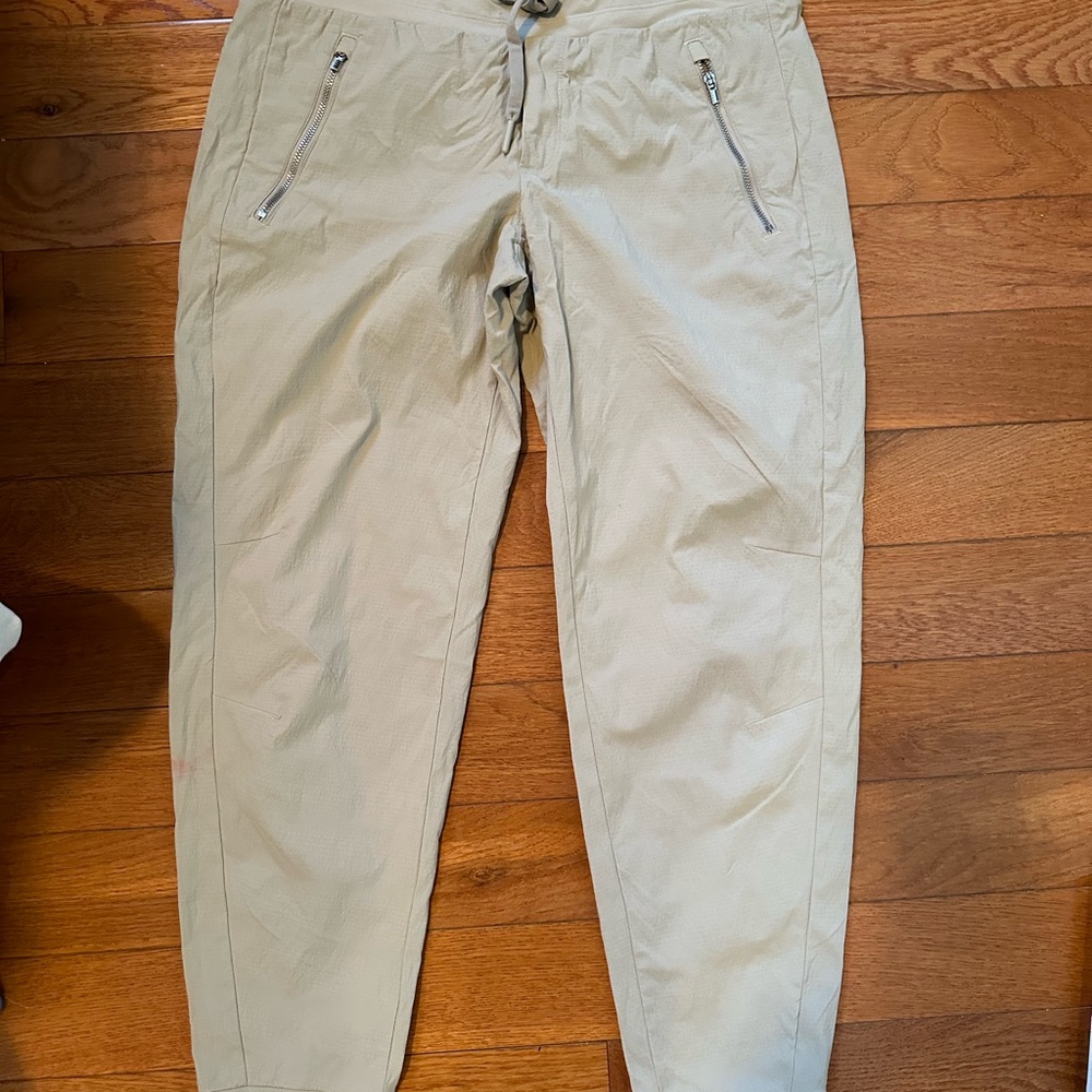 Athleta crop pants.